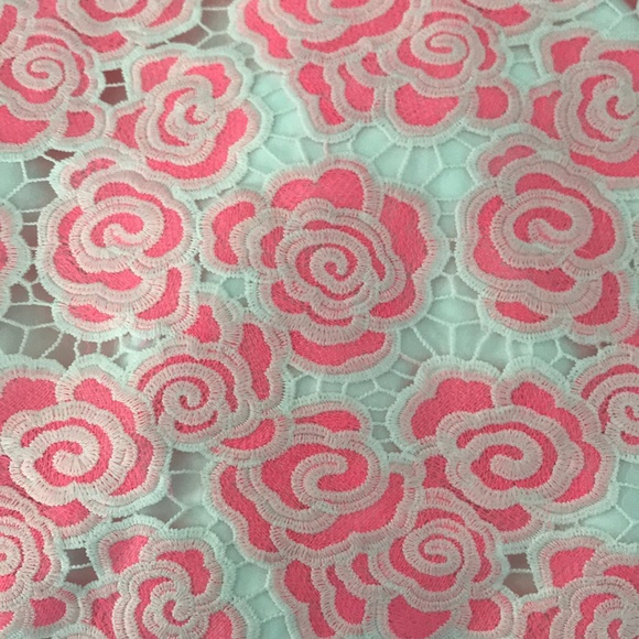 Two Toned Exploded Lace Pullover Dress - Picture 4 of 5